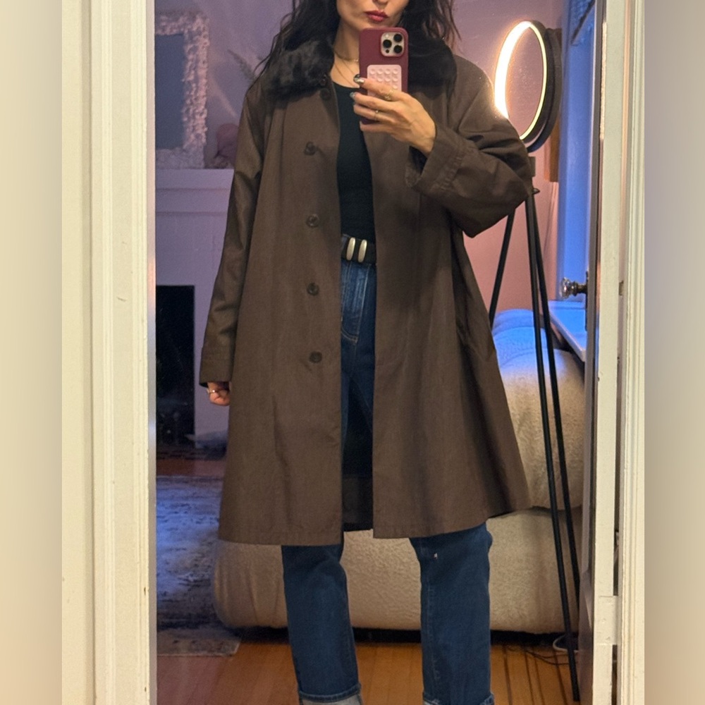 Vintage Brown Coat with Faux Fur Collar - Oversized Fit - Minimalist Chic - Picture 2 of 7